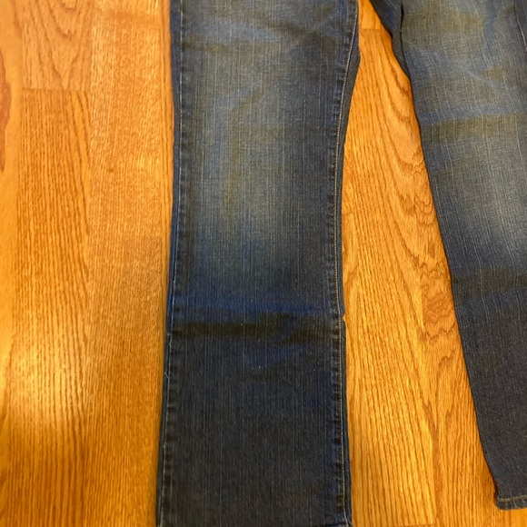 Lucky Brand Dungarees. Rider Fit Relaxed. Size 4/27. Regular length - Picture 2 of 4